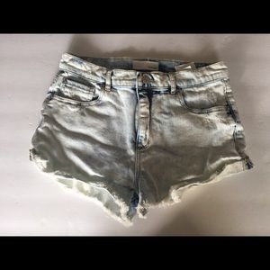 HIGHWAISTED JEAN SHORTS